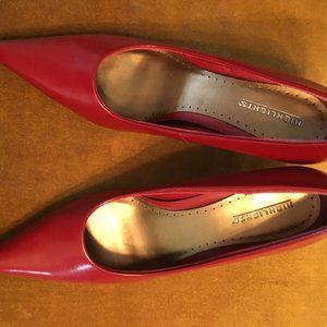 Highlights red pumps